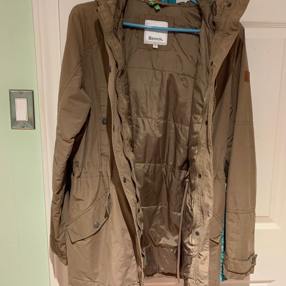 Bench Light Jacket - Picture 2 of 3